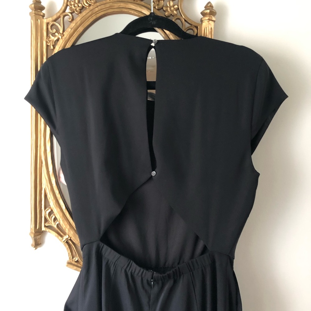 𝑺 𝑶 𝑳 𝑫 Aritzia Babaton Hamptons Jumpsuit - Picture 12 of 12